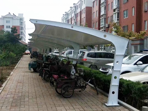 膜結構自行車棚